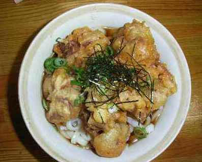 ボリュームたっぷり　かしわぶっかけ　　麺が見えん！